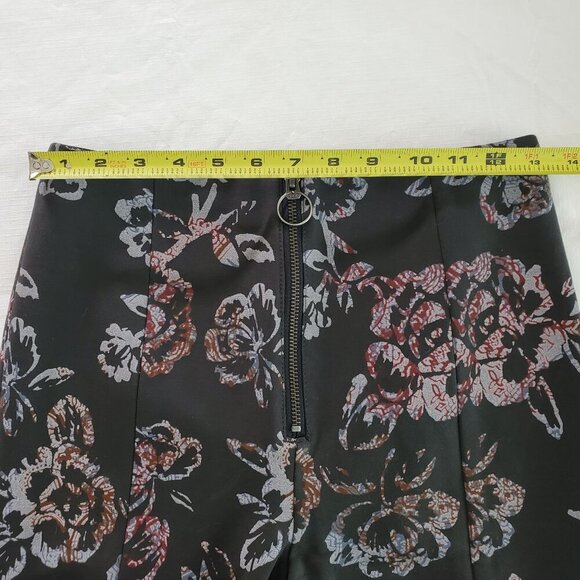 Free People Women's Black Flare Pants Floral Born To Be Wild Size 8 (CJ-1) - Picture 12 of 15